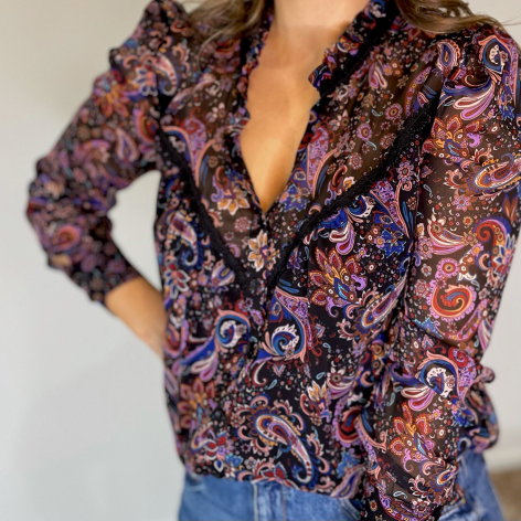 Blouse voilage noire et violette aux manches longues et col montant