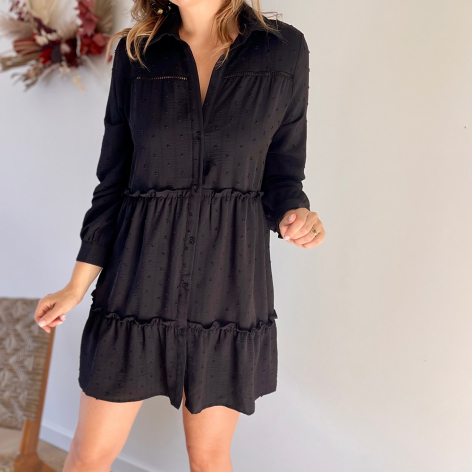 Robe courte en plumetis noir col chemise et boutonnée sur toute la longueur