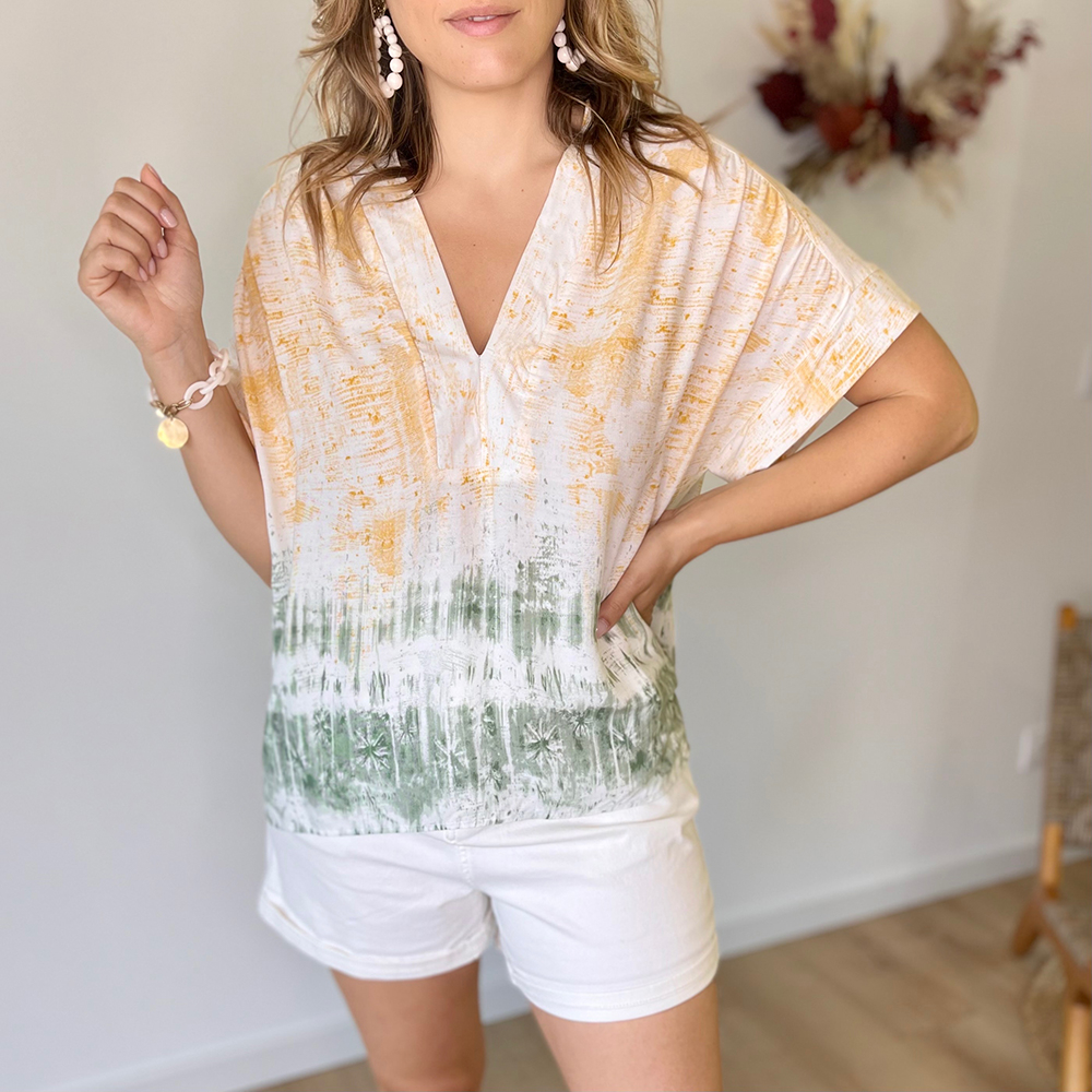 Blouse Karma col V coupe ample coloris jaune et vert esprit tie and dye