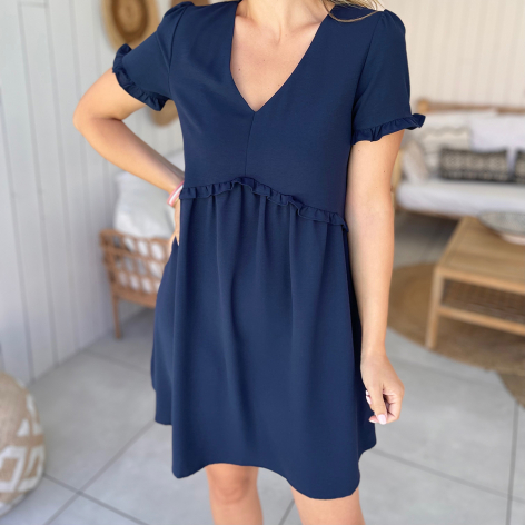 Robe courte aux manches courtes coloris bleu marine et finition volants